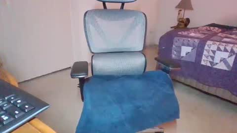 Snapshot of smallguyx chatting on September 18, 2025, 6:15 am smallguyx online show from September 18, 2025, 6:15 am