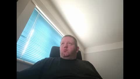 smallone19832 online show from February 27, 2025, 10:37 am