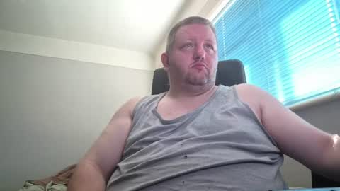 smallone19832 online show from June 19, 2026, 8:51 am