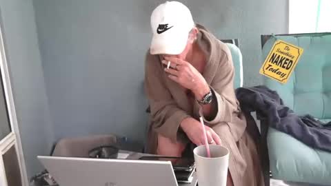 Daddy online show from December 18, 2025, 2:23 pm