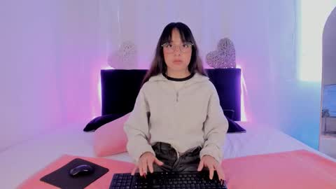 smallsweets_ online show from September 9, 2025, 12:37 pm