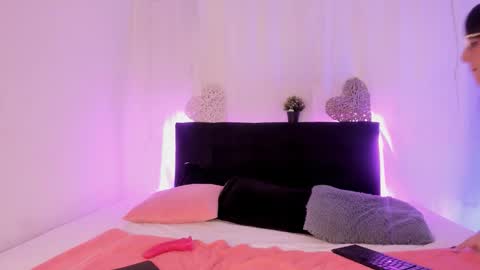 smallsweets_ online show from September 10, 2025, 12:16 pm