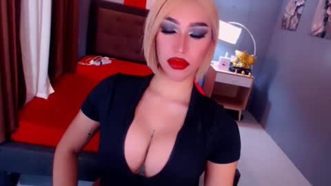 smasherqueen online show from May 6, 2026, 12:32 pm