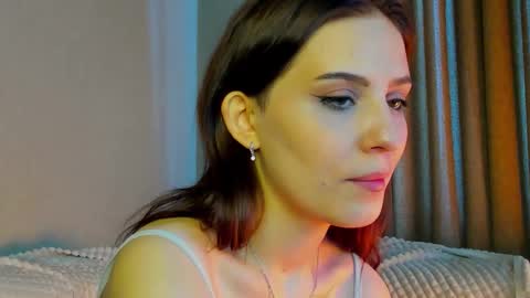 Bella online show from September 17, 2025, 10:28 am