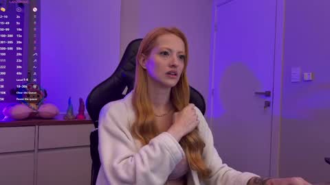 Snapshot of smilee_girl chatting on May 24, 2026, 7:30 pm Emily Burns online show from May 24, 2026, 7:30 pm