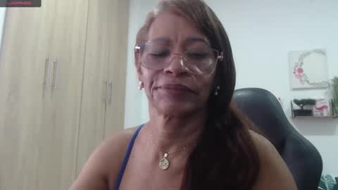 Snapshot of smilet_milf chatting on November 6, 2025, 12:06 pm Smileth online show from November 6, 2025, 12:06 pm