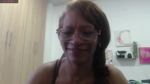 Snapshot of smilet_milf chatting on November 18, 2025, 12:31 pm Smileth online show from November 18, 2025, 12:31 pm