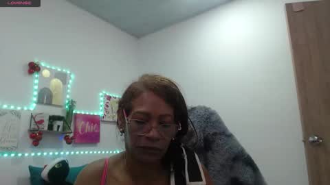 Snapshot of smilet_milf chatting on December 20, 2025, 1:18 pm Smileth online show from December 20, 2025, 1:18 pm