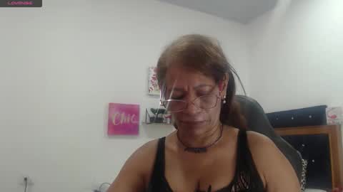 Snapshot of smilet_milf chatting on January 11, 2026, 12:54 pm Smileth online show from January 11, 2026, 12:54 pm