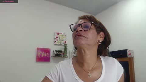 Snapshot of smilet_milf chatting on January 15, 2026, 12:10 pm Smileth online show from January 15, 2026, 12:10 pm