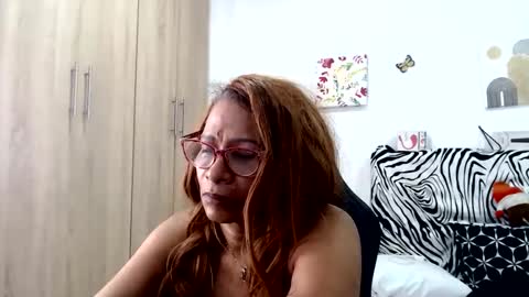 Snapshot of smilet_milf chatting on June 4, 2026, 1:39 pm Smileth online show from June 4, 2026, 1:39 pm