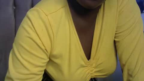 smiley_berry online show from November 7, 2025, 3:39 am