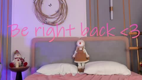 Mia online show from December 29, 2024, 11:18 am