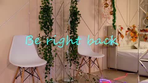 Mia online show from January 17, 2025, 11:17 am