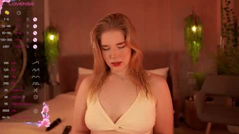 Mia online show from September 12, 2025, 5:07 am