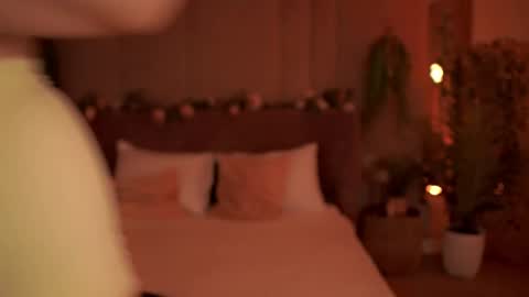 Mia online show from September 18, 2025, 5:09 am