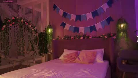 Mia online show from September 29, 2025, 5:01 am