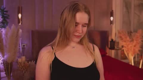 Mia online show from March 23, 2026, 5:11 am