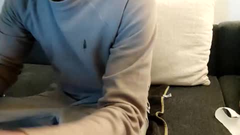 Snapshot of smokeandwatching chatting on January 3, 2025, 1:05 am Smokeandwatching online show from January 3, 2025, 1:05 am