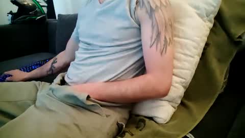 Snapshot of smokeandwatching chatting on January 3, 2025, 2:08 pm Smokeandwatching online show from January 3, 2025, 2:08 pm