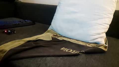 Snapshot of smokeandwatching chatting on January 7, 2025, 3:57 am Smokeandwatching online show from January 7, 2025, 3:57 am