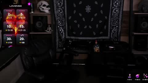 Snapshot of smokey915 chatting on December 30, 2024, 4:19 pm Smokey915 online show from December 30, 2024, 4:19 pm