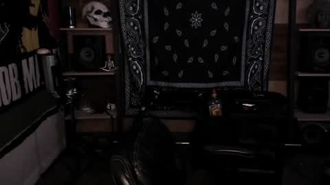 Snapshot of smokey915 chatting on December 30, 2024, 10:23 pm Smokey915 online show from December 30, 2024, 10:23 pm