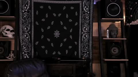 Snapshot of smokey915 chatting on January 3, 2025, 7:06 am Smokey915 online show from January 3, 2025, 7:06 am