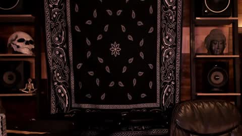 Snapshot of smokey915 chatting on January 8, 2025, 6:09 am Smokey915 online show from January 8, 2025, 6:09 am