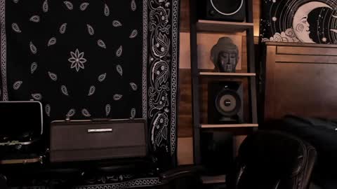 Snapshot of smokey915 chatting on January 8, 2025, 6:20 pm Smokey915 online show from January 8, 2025, 6:20 pm