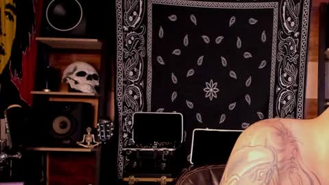 Snapshot of smokey915 chatting on January 10, 2025, 5:05 am Smokey915 online show from January 10, 2025, 5:05 am