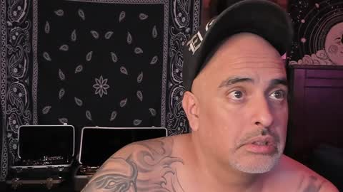 Snapshot of smokey915 chatting on January 11, 2025, 2:41 am Smokey915 online show from January 11, 2025, 2:41 am