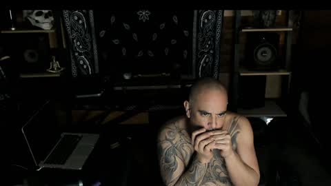 Snapshot of smokey915 chatting on January 19, 2025, 9:22 am Smokey915 online show from January 19, 2025, 9:22 am