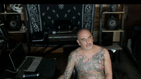 Snapshot of smokey915 chatting on January 19, 2025, 12:28 pm Smokey915 online show from January 19, 2025, 12:28 pm