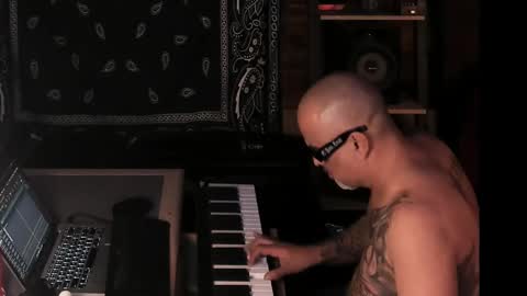 Snapshot of smokey915 chatting on February 22, 2025, 4:18 am Smokey915 online show from February 22, 2025, 4:18 am