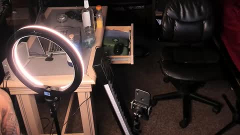 Snapshot of smokey915 chatting on February 24, 2025, 9:10 am Smokey915 online show from February 24, 2025, 9:10 am