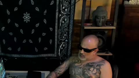 Snapshot of smokey915 chatting on March 5, 2025, 12:16 am Smokey915 online show from March 5, 2025, 12:16 am