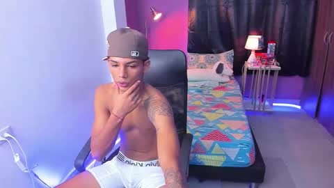 snak_master1 online show from November 28, 2025, 5:04 pm