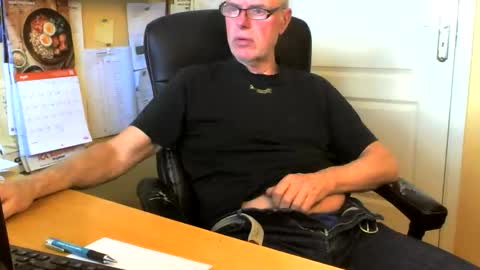 snickarn335731 online show from April 8, 2026, 1:11 pm