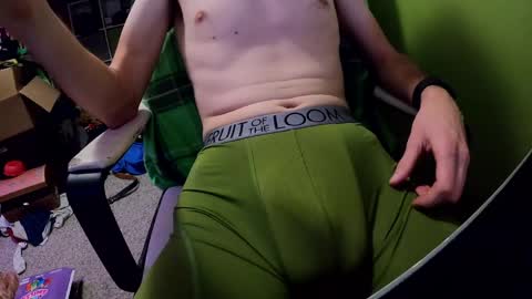 snoopdogg458 online show from April 4, 2026, 2:43 am