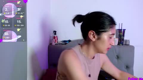 IG     OF red moonn online show from November 22, 2025, 4:22 am