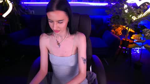 snow_whiteeex online show from January 14, 2025, 5:12 pm