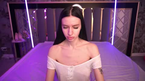 snow_whiteeex online show from March 23, 2026, 6:39 am