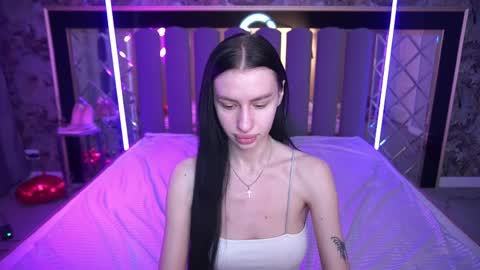 snow_whiteeex online show from April 9, 2026, 6:13 am