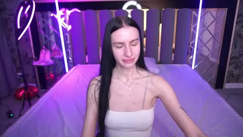 snow_whiteeex online show from April 11, 2026, 6:18 am