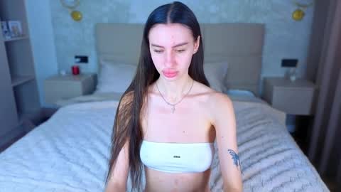 snow_whiteeex online show from June 8, 2026, 4:13 am