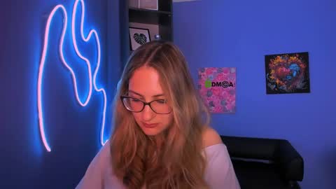 Snapshot of so_hot_rosalie chatting on April 8, 2026, 7:36 pm so_hot_rosalie online show from April 8, 2026, 7:36 pm