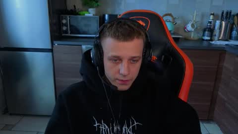 kluvr4 online show from February 8, 2026, 6:06 am