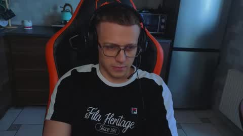 kluvr4 online show from February 26, 2026, 8:13 am