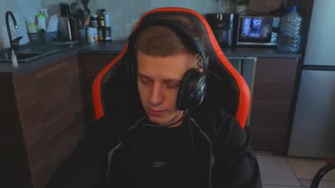 kluvr4 online show from March 15, 2026, 10:10 am